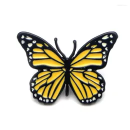 Brouches LT742 Butterfly لطيف مينا دبوس الحفلات حقيبة صفراء الرسوم المتحركة شارة العطلة على ظهر حقيبة الظهر الإكسسوارات الهدايا المجوهرات