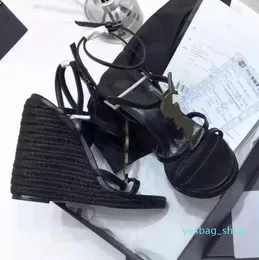 Cunha alpercatas sandálias de designer bombas de couro vestido de casamento sapatos sandália Eu35-41 palha tecelagem cinta de despedida newst cassandra
