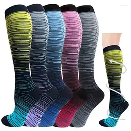 Spor çorap sıkıştırma çorapları golf futbol dış mekan çeşitli desen parlak ve zengin renk rahat erkek kadın