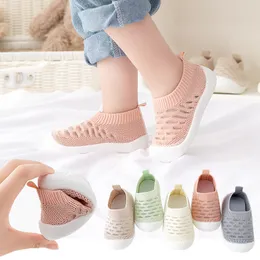 First Walkers Baby Sneaker أحذية أحذية مسطحة غير رسمية أطفال مضاد للانزلاق من المطاط الناعم.