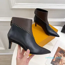 Women Signature Ankle Boots Sharp Mid-heel Boot Pointed Toe Martin Booties Black Leather 5.5cm Heels Back Zipper 0215