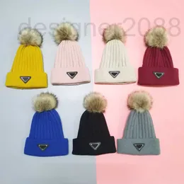 Beanie / Skull Caps diseñador Moda Gorros de invierno gorras Sombreros para mujeres Hombres capó al aire libre con pompones de piel de mapache real Warm Girl Cap mujer pompon skull beanie S3QW