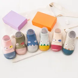 First Walkers Baby Shoes Boy Girl Toddler Floor Socks Animal Handmade Soft Sole Born Spädbarn Crib 024m 221124