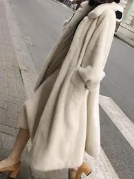 女性の毛皮fmfssom冬の女性フェイクラムコートファッションカジュアル濃厚な暖かい襟フード付きパッチワークミッドカーフ