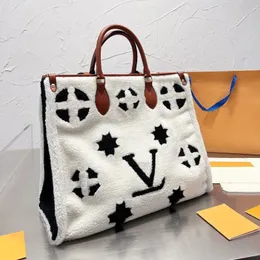 Designer Shopping Bag Womens LQ Handbag Tote Bags Onthego Fashion Winter Lamb Wool Plush Package Crossbody Shoulder Bags Letter 22273c