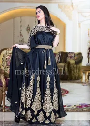 2019 Black A Line Evening Formal Dresses Plus Tamanhos com apliques de ouro Mulsim Jeia meia mangas plissadas vestidos de baile de bandeira de soire7865315