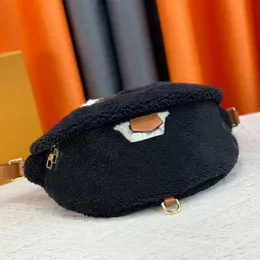 Mężczyźni Bombag Designer Bag w klatce piersiowej Oryginalne lamblools kobiety Crossbody Torby Luksusowe fanny pakiet zimowy styl długi pluszowe torebki na ramię M43644