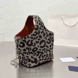 Prad väskor lyxiga designväskor zhouzhoubao123 tote o kvinnliga designers plånbok mode hobo väska hög kapacitet shopping crossbody handväska 2met