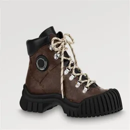 2023 Luxunhão Ranger Ranger Boots Women Sneakers de couro pisando solas de fundo grosso de botas planas