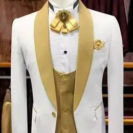 ショールラペル喫煙男性スーツ3ピースの男性ファッションセットジャケットベストとパンツを添えた新郎のための白と金の結婚式のタキシード