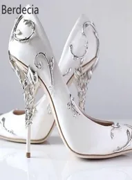 يترك Filigree الزخرفية المتصاعدة بشكل طبيعي أعلى الكعب الأبيض أحذية الزفاف أحذية زفاف أنيقة الساتان الخنزير الكعوب عدن مضخات الزفاف 8598747