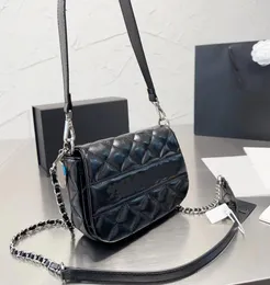 Designer Designer Jambskin w torbie pojedynczej rankingu metalowy literę kobiet łańcuch torebek Masowe Messenger Bag Women Flip Envelope Bag luksusowe torebki