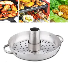 BBQ Tools Tillbehör Rostfritt stål Öl Can Vertical Chicken Roaster Grill Rack Stand Rostning Holder Barbecue Basket Grönsaker Grilling Pan 221128