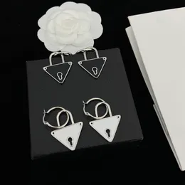 Designer Hoop Lock örhänge för kvinnors mode silver örhängen kvinnor lyxiga triangelörhängen smyckesdesigners p örhänge 2211283d