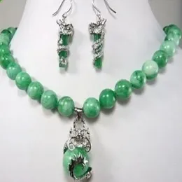 Vacker färg Green Jade Dragon Pendant Necklace Earring Set