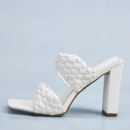 디자이너 샌들 luxurys 하이힐 디자이너 슬라이드 단색 신발 짠 디자인 여성 샌들 기질 다목적 슬리퍼 캐주얼 스타일 아주 좋은