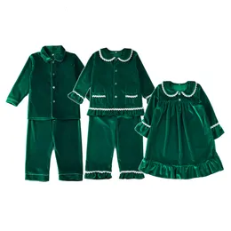 Pajamas بالجملة ملابس الأطفال طفل صغير بيجاماس الأحمر المخملية الخضراء الأولاد والبنات عائلة مطابقة بيجامات عيد الميلاد 221129