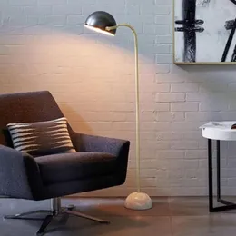 바닥 램프 미국 단순한 성격 창조적 인 전기 도금 대리석 기본 디자이너 모델 실 방 장식 거실 침실 램프