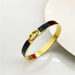 Klassisk mode Bangle Letter Titanium Steel Designer For Women Men lyxiga juveler gåvor Kvinna Girl Gold Silver Rose Gold Wholesale Not Fade Balck Red White