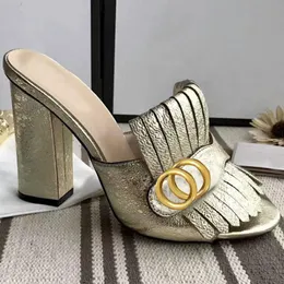 Sandals klassische Designerinnen Frauen Halbschuhe Kuhläden 100% Leder Wildleder Dicke Absätze Metallrutschen Frau Schuh Schuh Strand faule High Heeled Schuhe DDD DDD