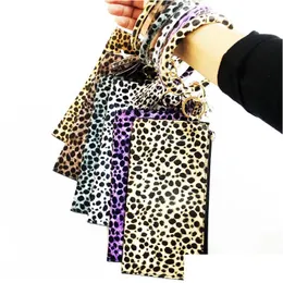 Tecla anéis Mulheres meninas Leopardo PU PURCELETA DE CALULHO DE CABELAÇÃO Pulseira de chaveiro keyring keychain keyrings keyrings com carteira Purs dhs8z