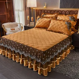 Gonna da letto Luxury Super Soft Crystal Velvet Fleece Lace Ruffles Coprimaterasso trapuntato Federa ding Tessili per la casa 221129