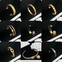 Pulseiras abertas de luxo Antigo padrão de manguito grego Banshee Medusa Cabeça Retrato 18K Gold Gold Plated Women's Designer Jewelry Festive Party Gifts MB1 --11