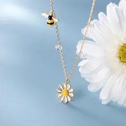 سلاسل Xiha Real 925 Sterling Silver Rlglaces for Women Honey Bee Daisy Flower Gold Color Necklace Cute Kids Girls Jewelry