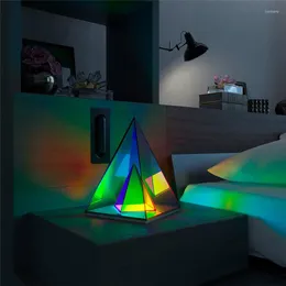 Bordslampor Creative Design 3D LED Pyramid Night Light Lamp sovrum sovrum akryl USB f￤rg dekoration skrivbord belysning