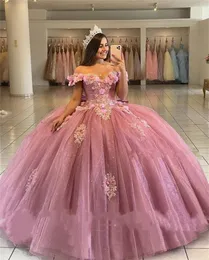 2023 Розовые розовые платья Quinceanera с кружевной аппликацией с бисером с плечевого шарикового платья
