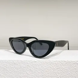 Glänzende schwarz-graue Cateye-Sonnenbrille für Damen, Designer-Sonnenschutz, Occhiali da sole Pupular Styles