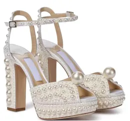Elegant brudbröllopsklänningskor Kvinnor Sandaler Pearl Leather Luxury High Heels Women's Walking With Box EU 35-43