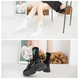 Herrensocken 2022 Einfache Kaktus-Crew Damen Unisex Schwarz Weiß Herrenmode Harajuku Glücklich Kawaii Einfarbig Minimalistisch