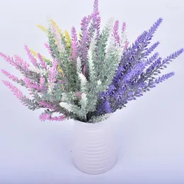 Dekorative Blumen Romantische Provence künstliche Blume Purpur Lavendel Bouquet mit grünen Blättern für Home Party Dekorationen 25 Köpfe/Blumenstrauß