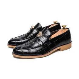 Krokodil-Oxford-Schuhe, spitzer Zehenbereich, ein Steigbügel, Vintage-Luxus-Metallschnalle, Quaste, Herrenmode, formelle Freizeitschuhe, Business-Schuhe, große Größen 38–47