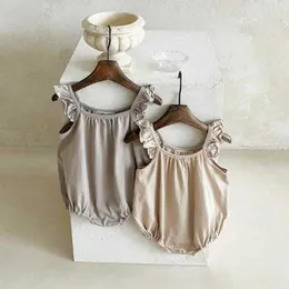 Rompers Baby Girl Fashion Solid Tlee Bodysuit Prosty wygodne bawełniane seksowne latające rękawy kombinezony dziewczyny stroje j220922