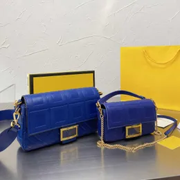 Kadın çantalar baget moda çanta ikonik debriyaj çanta kapağı yastık tasarımcı çantası klasik zincir eski çiçek romantik üst kaliteli cüzdan bayan çanta 2022