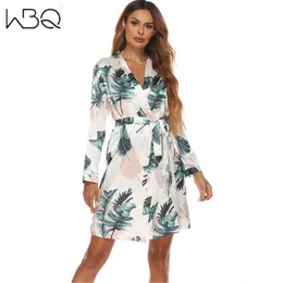 Roupas de cetim floral de roupas de sono femininas para mulheres roupões de banho de banheira inseguro de casamentos de férias de praia PEIGNOIRS Molho T2221006