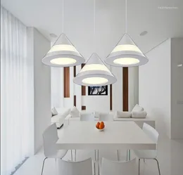 Pendelleuchten Moderne minimalistische LED-Restaurant-Lichtleiste Esszimmerlampe Kreative Dreikopf-Kronleuchter Acryl-Beleuchtungskörper