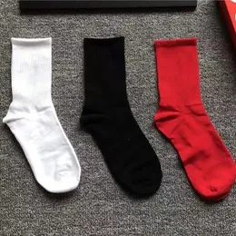 3 Çift/Lot Mens Mektup Düz Renk Pamuk Tüp Çorapları Set ins ins Tide Street Wear All-Match Sports Uzun çoraplar Kutu olmadan