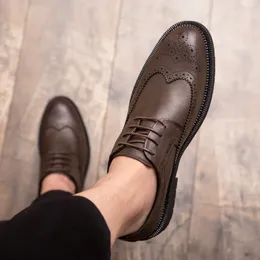Snidade punch oxford skor pekade tå mäns snörning upp enkla mode formella casual skor flera storlek 38-47