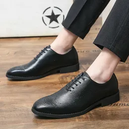 Vegan oxford skor pekade tå snidade stans mäns snörning mode formella avslappnade skor olika storlekar 38-47