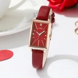 2022 Женская мода Watch 20-миллиметровые многоцветные кварцевые часы с небольшим поясом с небольшим поясом