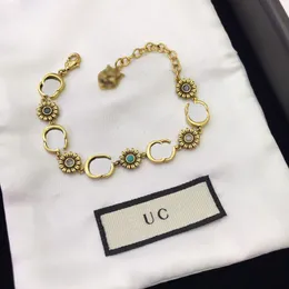 Designers Bracelet Chain Luxurys Vintage Bracelets Gold Color Flower Letter Bracelet Trend Fashion Women Jóias Classic Jewelrys