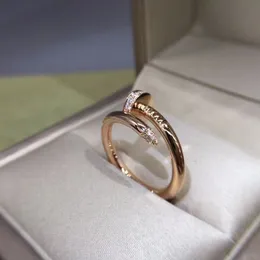 2022 Designer Band Ringe Ring für Frauen Männer Zirkonia Verlobung Titan Stahl Hochzeit Ringe Schmuck Geschenke Mode-Accessoires Hot