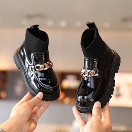 Buty dziewczyny skórzane metalowe łańcuchy latające tkaninowe szwy księżniczki miękkie podeszwy dziecięce skarpetki moda 221007