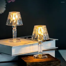 Bordslampor LED Crystal Projection Night Light Desk Lamp Diamond Romantic Wedding Party Decor Cafe Bar Home Decoration Atmosphere