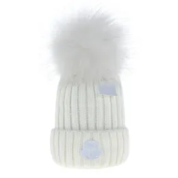 czapka czapki męskie designer czapki nowe mody kobiety panie ciepłe zimowe czapkę duże sztuczne futro pom POMS Bobble Hat Outdoor M-3