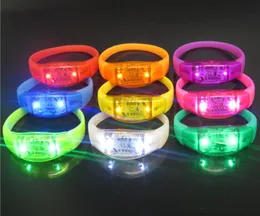 موسيقى التحكم في الصوت المنشط الصوتي الإضاءة LED سوار وميض تضيء UP Bangle Wristband Club Bar Bar Cheer Luminous Hand Ring Glow Stick Night Light