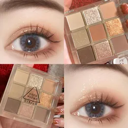 Placa de sombra para os olhos Multicolor portátil 9 Cores Makeup Glitter Eyeshadow Palette para acessórios de uso diário